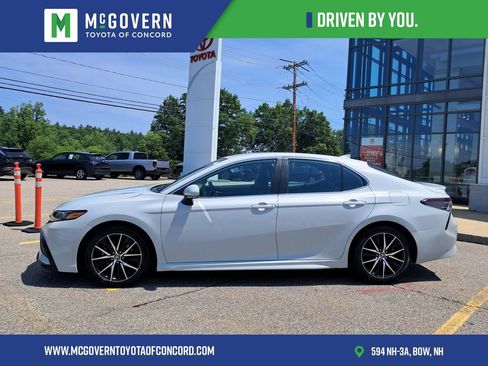 Used 2023 Toyota Camry SE FWD image 2