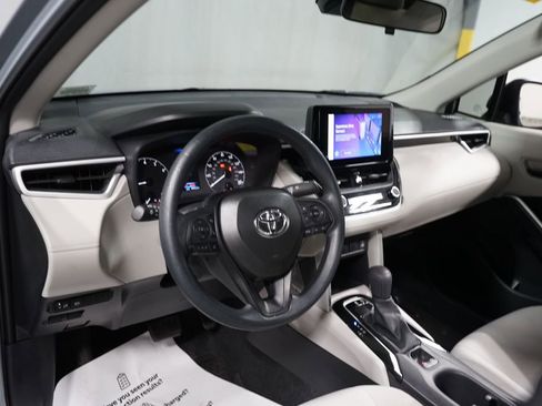 Used 2025 Toyota Corolla Cross L FWD image 11