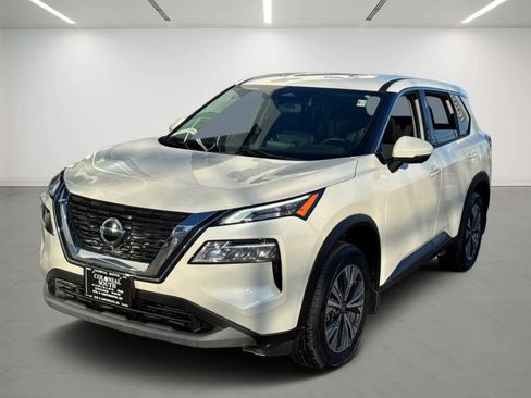 Used 2021 Nissan Rogue SV image 1