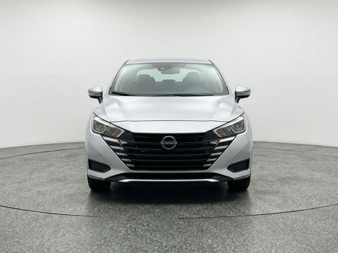 Used 2025 Nissan Versa SV image 2