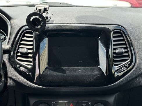 Used 2021 Jeep Compass Latitude image 17