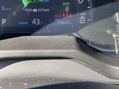 Used 2025 Toyota RAV4 XLE image 31