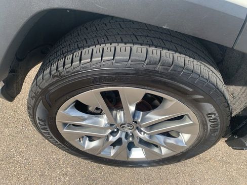 Used 2019 Toyota RAV4 XLE Premium w/ Cold Weather Package AWD/4WD image 33