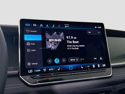 Certified 2025 Volkswagen Tiguan SE image 11