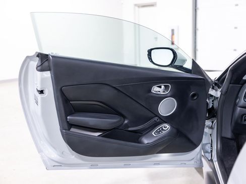 Used 2023 Aston Martin V8 Vantage Coupe RWD image 26