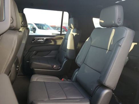 New 2026 Chevrolet Suburban LT image 13