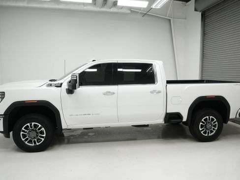 Used 2025 GMC Sierra 2500 SLT w/ SLT Convenience Package AWD/4WD image 6