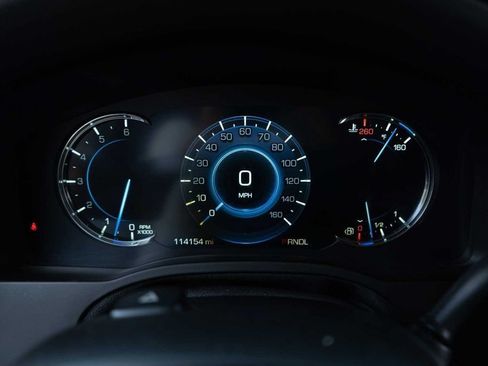 Used 2017 Cadillac Escalade Premium Luxury RWD image 27