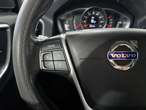 Used 2017 Volvo XC60 T5 Dynamic image 16