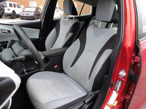 Used 2017 Toyota Prius Two image 8