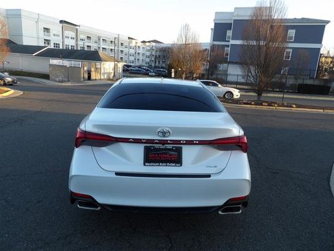 Used 2021 Toyota Avalon XLE w/ Moonroof Package image 17