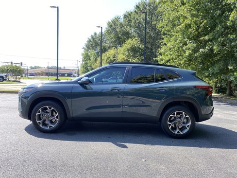 Used 2026 Chevrolet Trax LT w/ LPO, Blackout Package FWD image 6