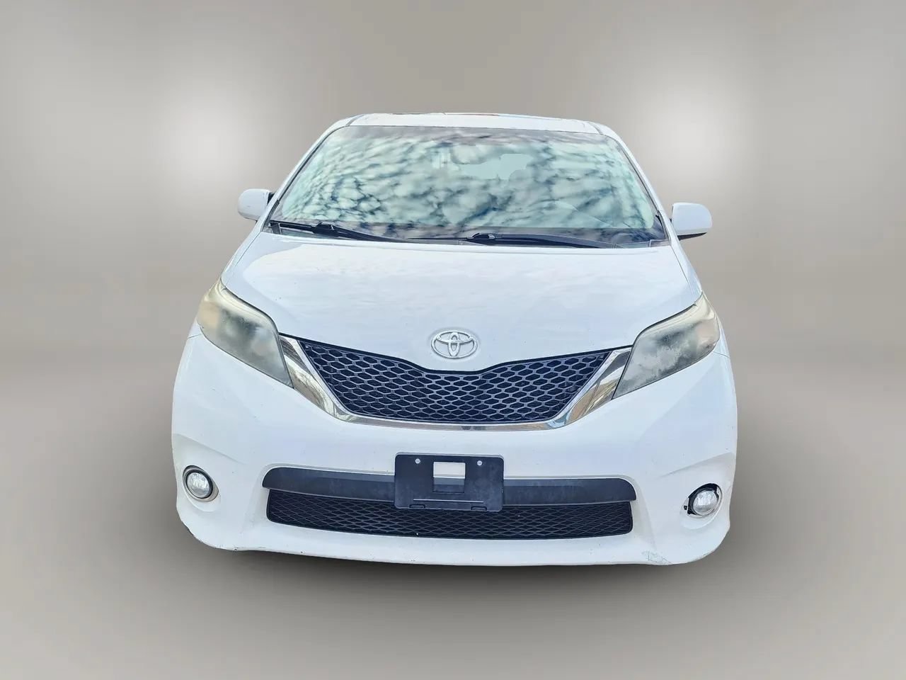 Used 2014 Toyota Sienna SE FWD image 3