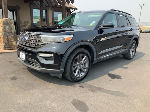 Used 2023 Ford Explorer XLT w/ Equipment Group 202A AWD/4WD image 2