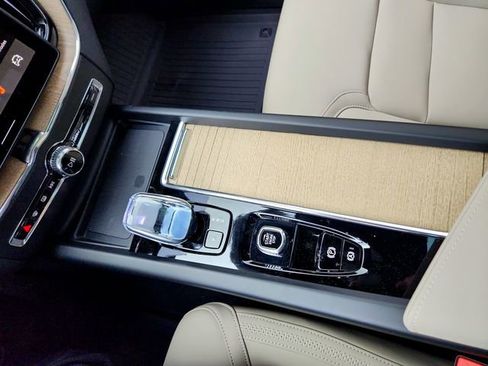 New 2026 Volvo XC60 B5 Plus w/ Climate Package image 22