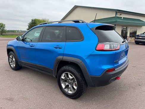 Used 2019 Jeep Cherokee Trailhawk w/ Cold Weather Group AWD/4WD image 3