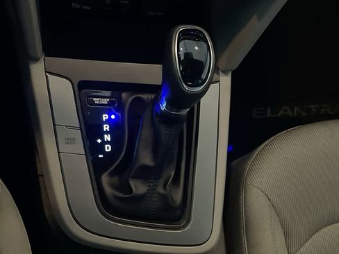 Used 2017 Hyundai Elantra SE image 19