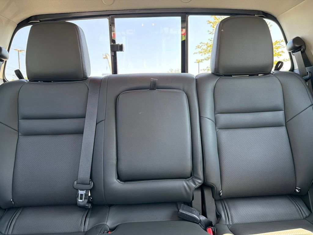Used 2022 Nissan Frontier SV AWD/4WD image 34