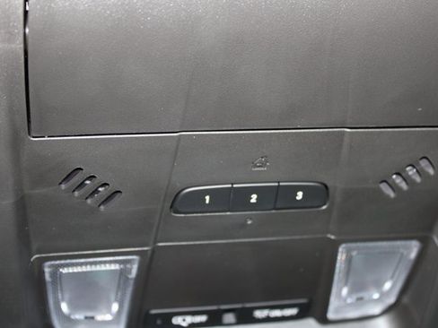 New 2025 Cadillac XT5 Luxury image 18