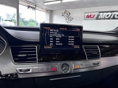 Used 2014 Audi S8 image 20