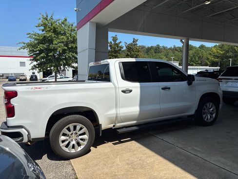 Used 2022 Chevrolet Silverado 1500 Custom AWD/4WD image 3