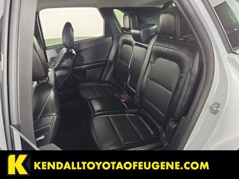Used 2025 Ford Escape Platinum AWD/4WD image 17