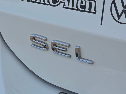 Certified 2024 Volkswagen Taos SEL AWD/4WD image 18