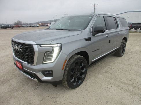 New 2026 GMC Yukon XL Denali w/ Denali Reserve Package image 9