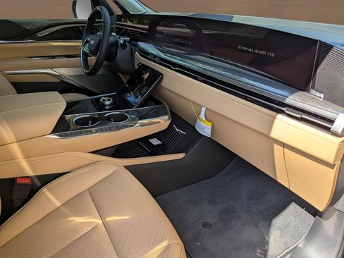 New 2025 Cadillac Escalade IQ Luxury 2 AWD/4WD image 18