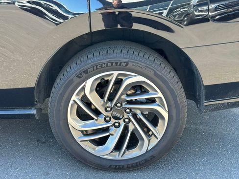Used 2025 Lincoln Navigator Reserve AWD/4WD image 9