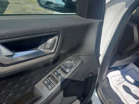 Used 2020 Ford Escape SE FWD image 19