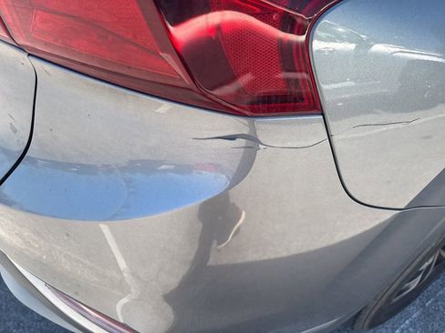 Used 2019 Hyundai Santa Fe SE FWD image 11