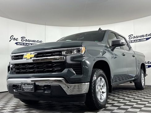 Used 2025 Chevrolet Silverado 1500 LT image 3