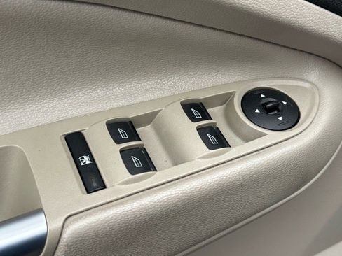 Used 2017 Ford Escape SE image 16