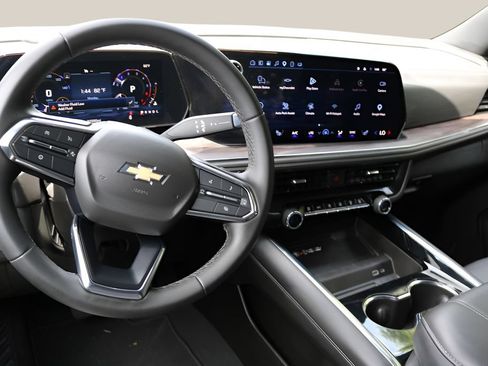 Used 2025 Chevrolet Tahoe LT AWD/4WD image 14