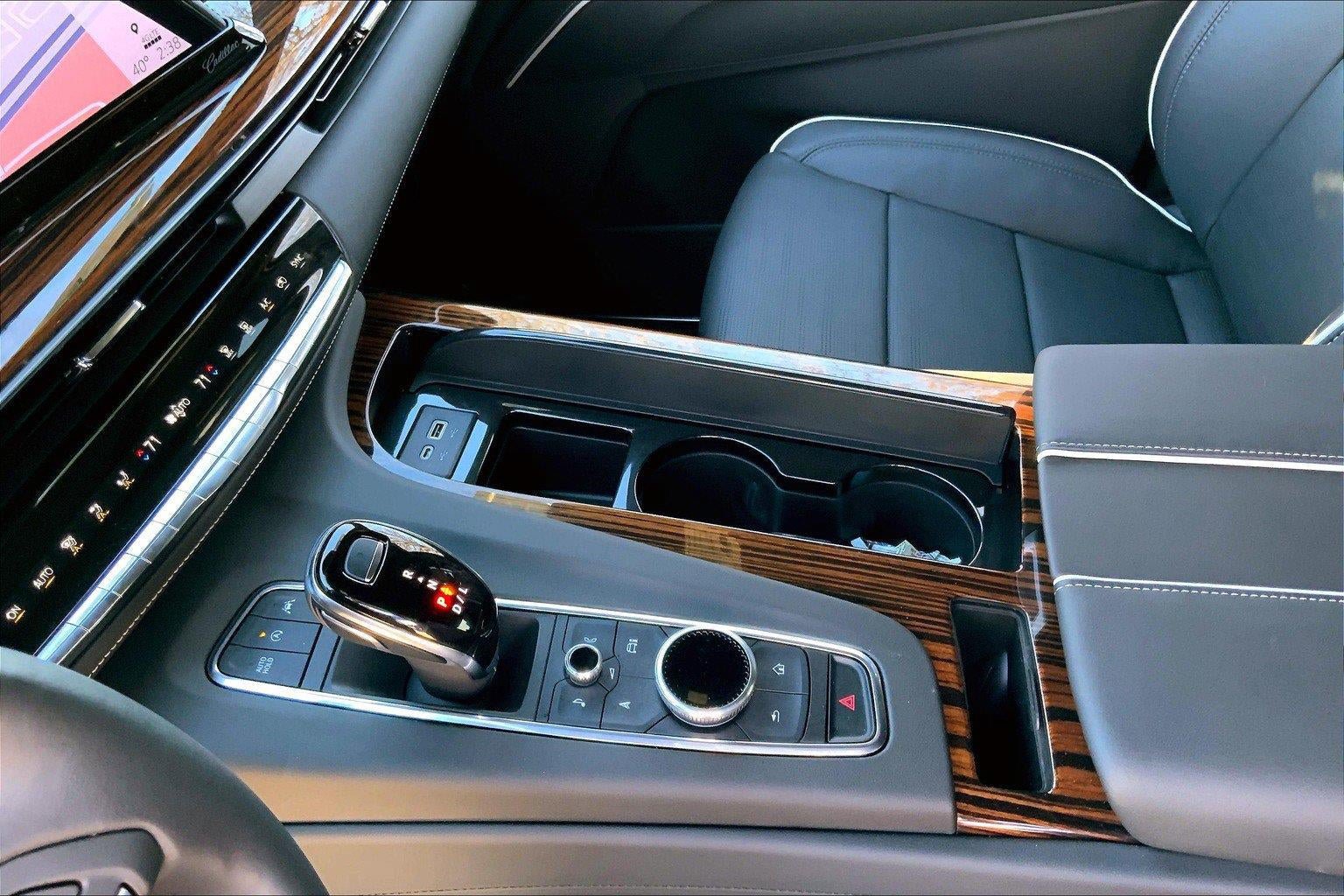 Used 2022 Cadillac Escalade Premium Luxury AWD/4WD image 16