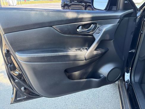 Used 2017 Nissan Rogue SV FWD image 13