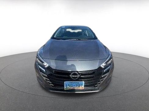 Used 2025 Nissan Versa SV image 2