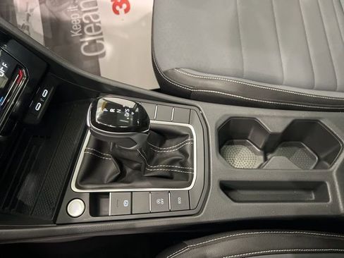 Used 2025 Volkswagen Jetta SE w/ Sunroof Package FWD image 32