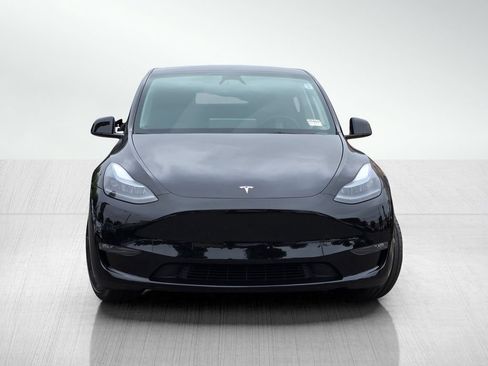 Used 2023 Tesla Model Y 2WD image 3