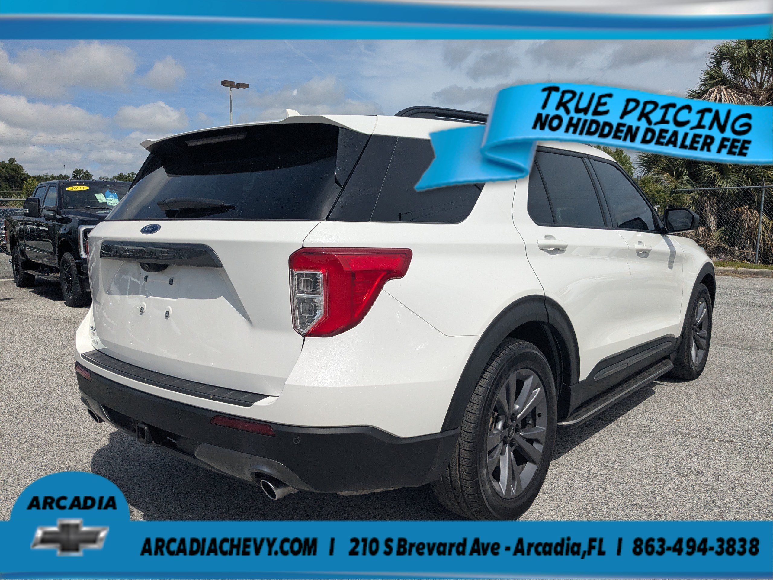 Used 2023 Ford Explorer XLT w/ Equipment Group 202A RWD image 4