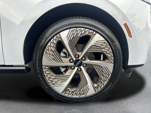 New 2026 Lincoln Navigator Black Label AWD/4WD image 9
