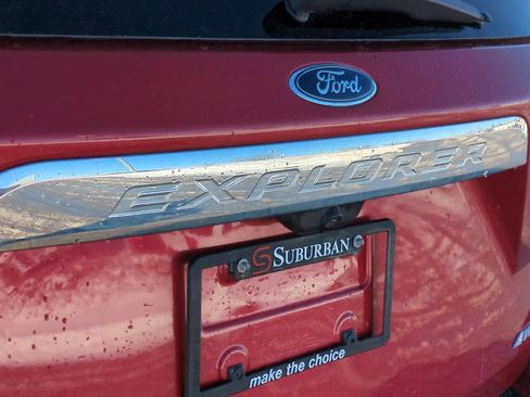 Used 2022 Ford Explorer XLT w/ Equipment Group 202A image 13