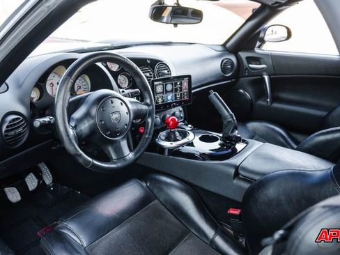 Used 2004 Dodge Viper SRT-10 image 3