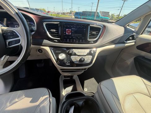 Used 2019 Chrysler Pacifica Limited FWD image 15