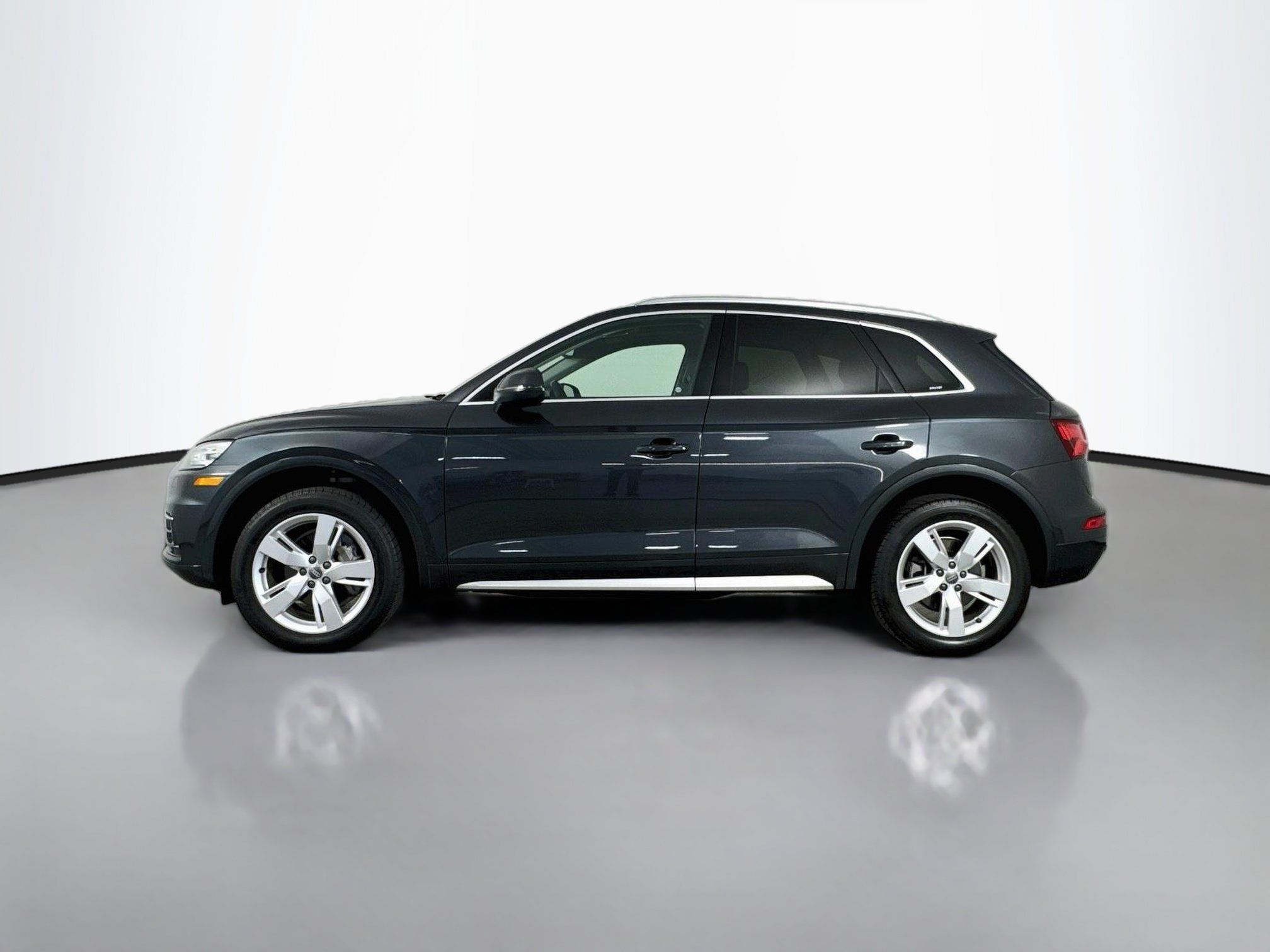 Used 2019 Audi Q5 2.0T Premium w/ Convenience Package AWD/4WD image 4