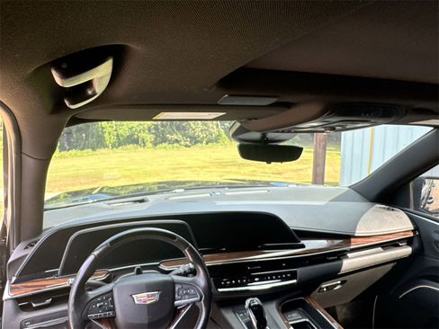 Used 2023 Cadillac Escalade ESV Premium Luxury image 31