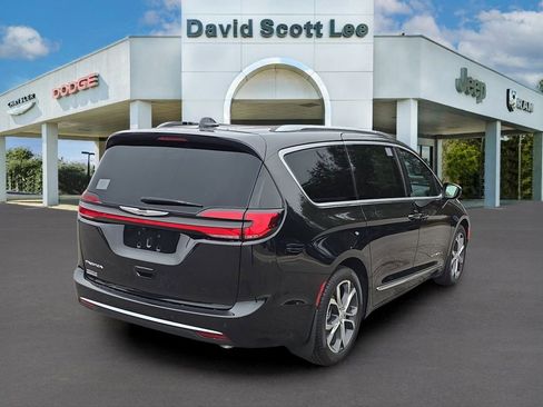 New 2026 Chrysler Pacifica Pinnacle image 6