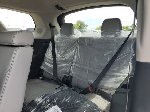 New 2025 Honda Pilot Touring image 12