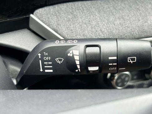 Used 2025 Nissan Kicks SV AWD/4WD image 10
